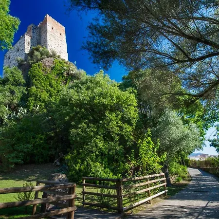 Castello Malicas מלון