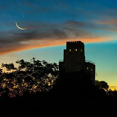 Castello Malicas מלון