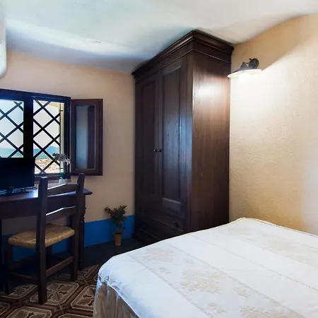 Castello Malicas فندق