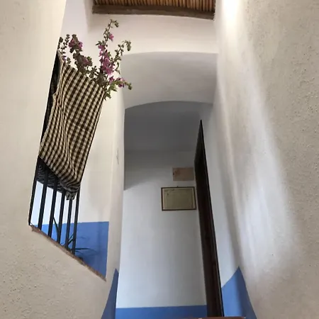 Castello Malicas فندق 2*