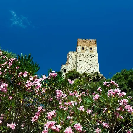 Castello Malicas 2*