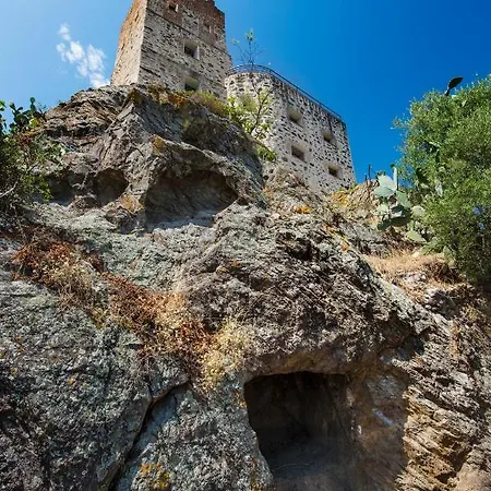Castello Malicas 2*