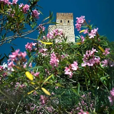 Castello Malicas מלון 2*