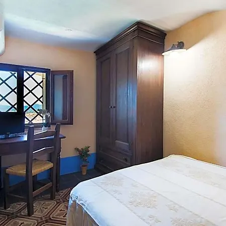 Castello Malicas מלון