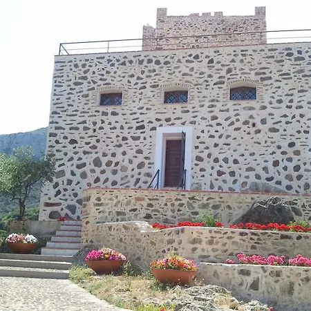 Castello Malicas מלון