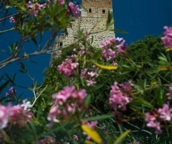 Отель Castello Malicas