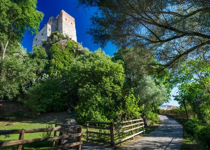 Castello Malicas Отель