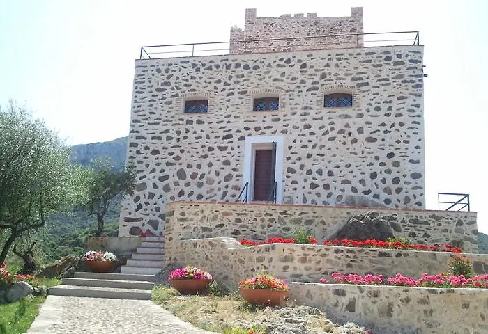 Castello Malicas Отель